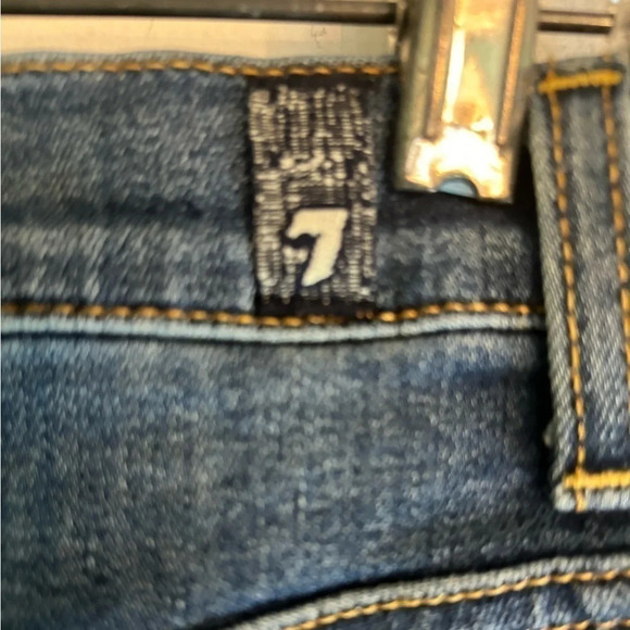 7 for All Mankind dark washed,‎ frayed hem, 5 pocket, size 28 jean short NWT - Picture 2 of 10